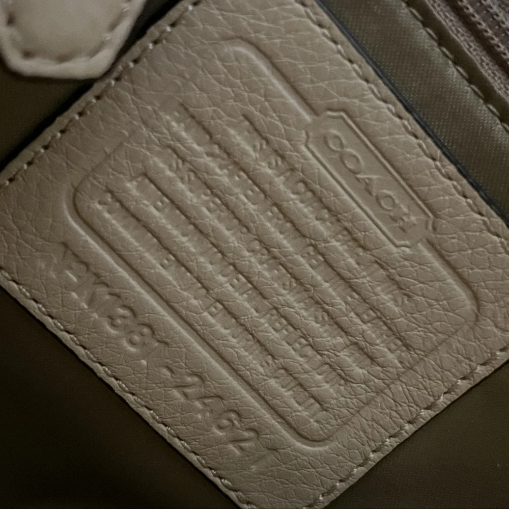 Coach Pebbled Tan Leather Madison Phoebe 3 Compartment Bag Like New Cond… - Picture 13 of 16